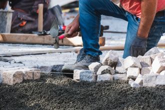 Pflasterarbeiten im Kreis Birkenfeld - Baumaschinen Verleih Werle